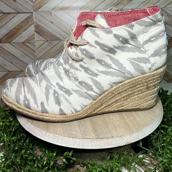 TOMS Ikat Desert Wedge Ankle Boots Gray and Cream Vacation‎ Coastal Casual - Picture 4 of 9